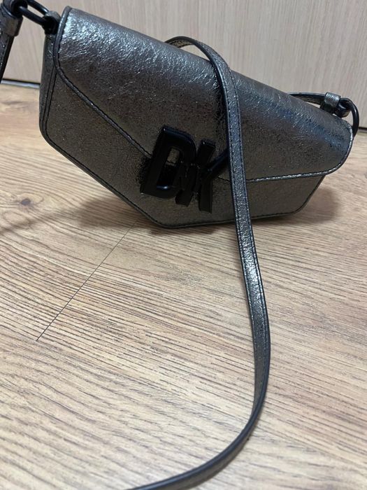 Чанта DKNY от естествена кожа