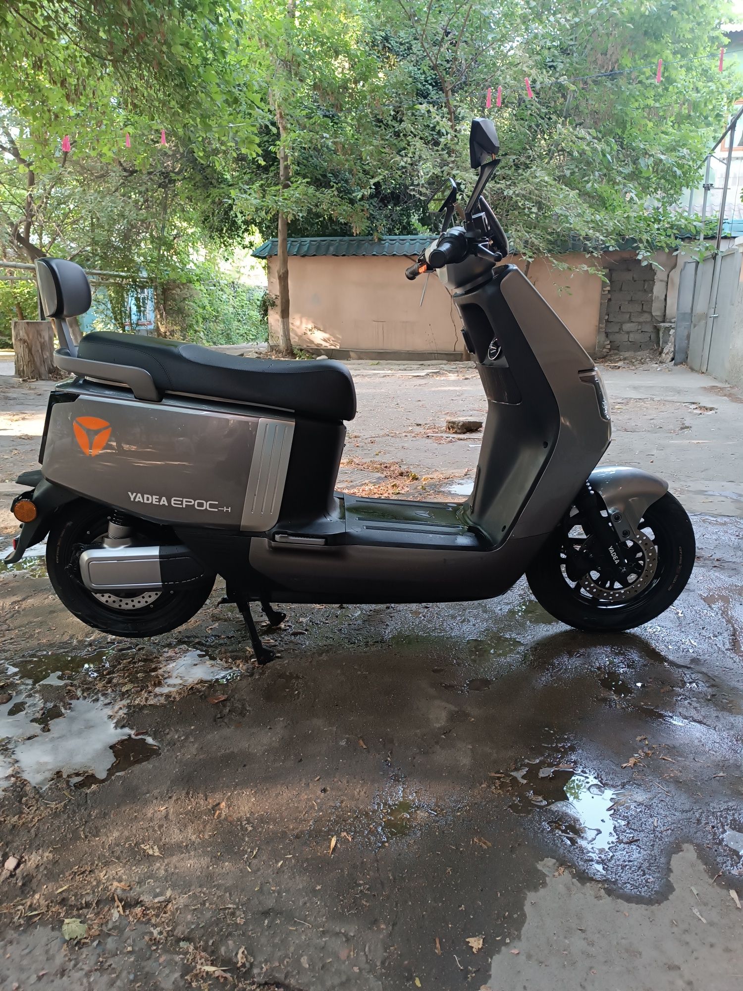 Продаю YADEA EPOC H+ с пробегом 1200км в хорошем состоянии.2025г.