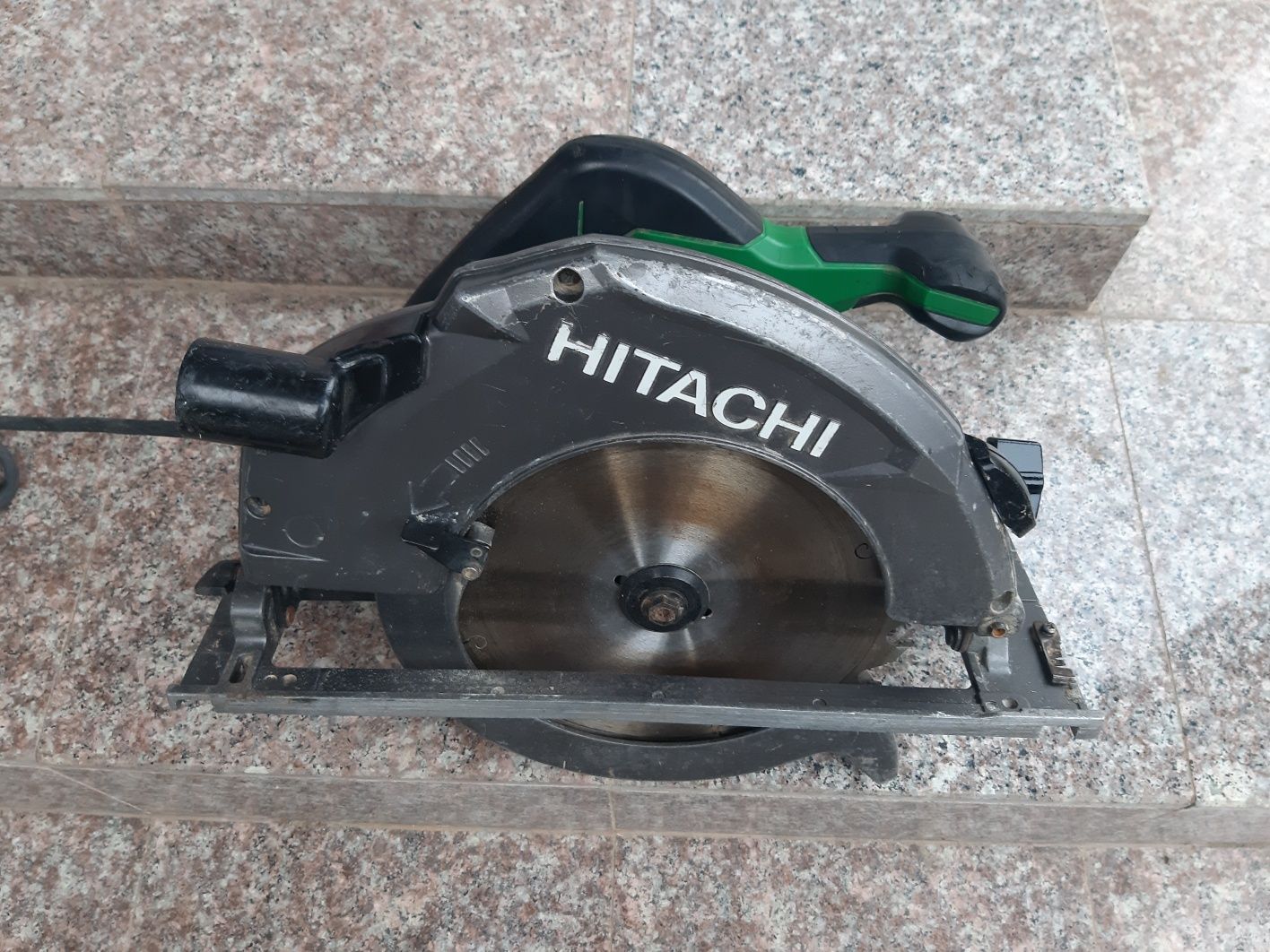 Hitachi circular de 2000 W