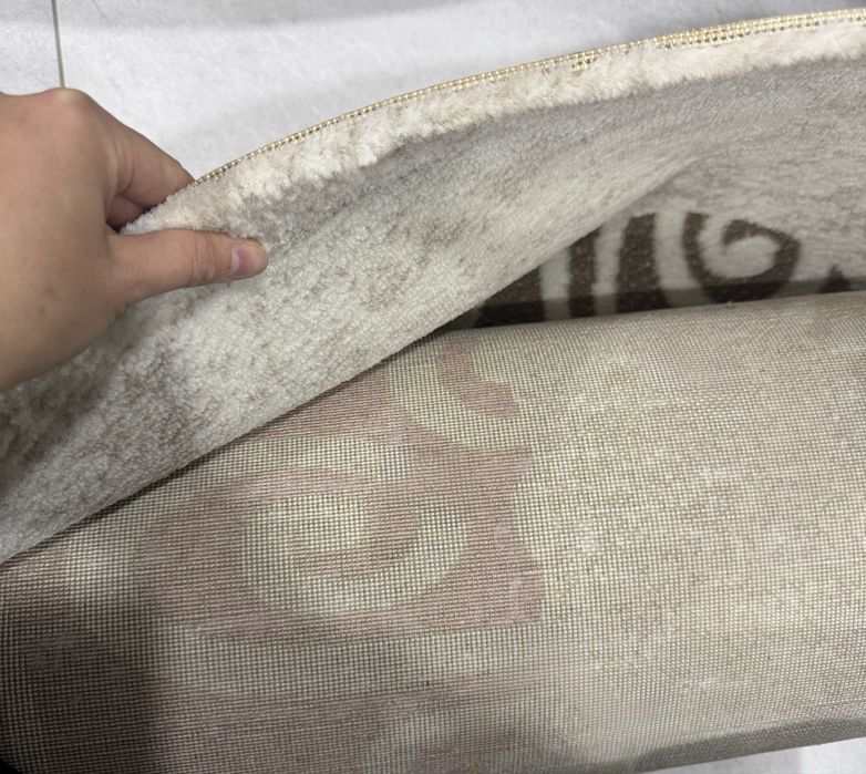 Ковер в отличном состояний