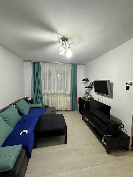 Vand apartament cu 3 camere