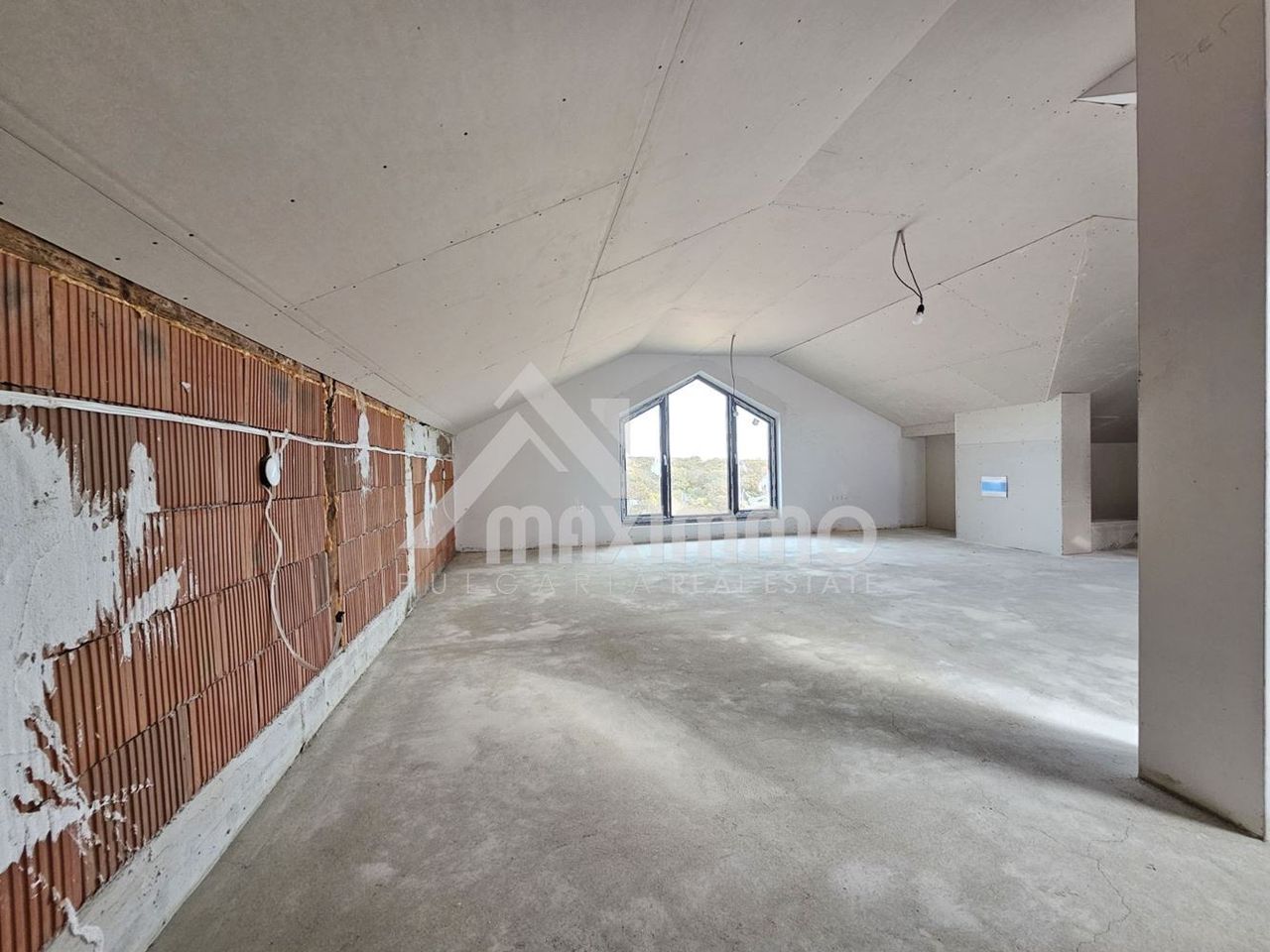 Продава се Къща в Аксаково - 258 кв.м за 1159 €/кв.м - Снимка #11