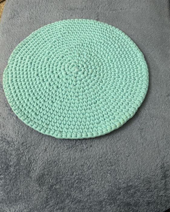 Салфетка вязаная ручной работы