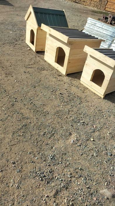 Утеплённая будка для собаки купить в Алмате из досок для средней собак