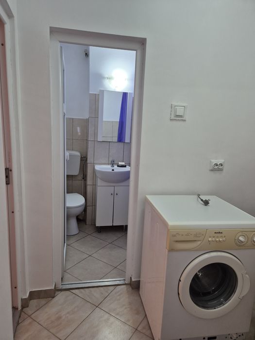 De închiriat apartament 2 camere Comanesti  Etaj 1!