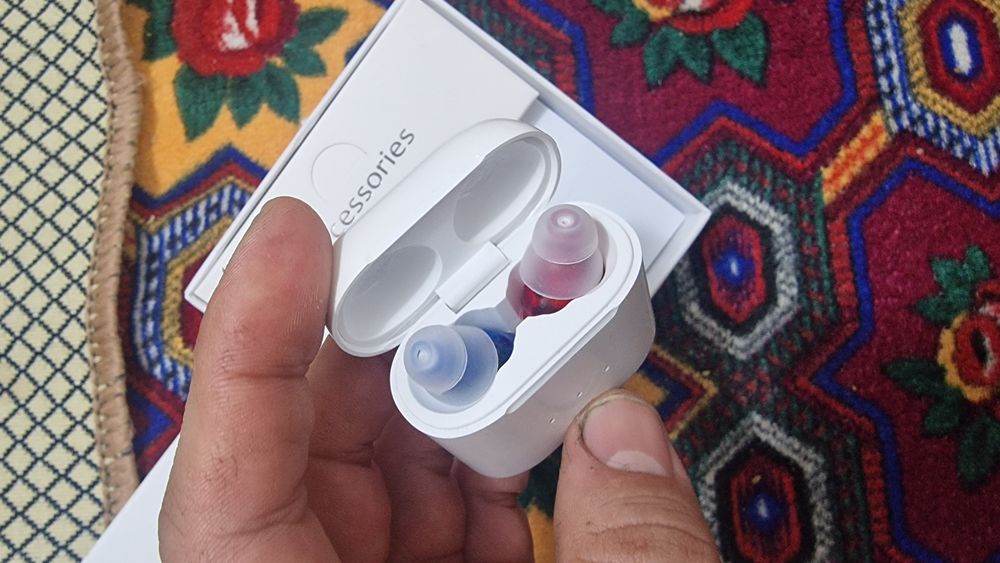 слуховой апарат  наушник