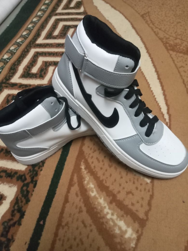 Nike krosovka sotiladi 41 razmer