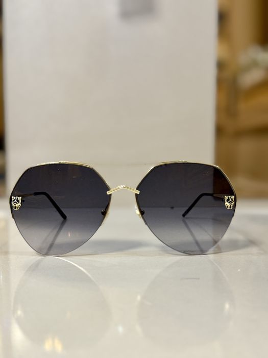 Cartier CT0355S 001 Дамски очила имат забележка