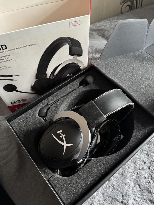 Продам наушники HYPERX CLOUD