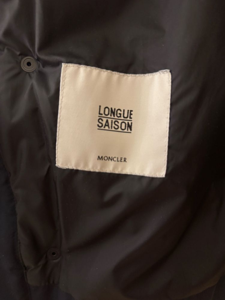 Geaca Moncler, neagra cu albastru inchis
