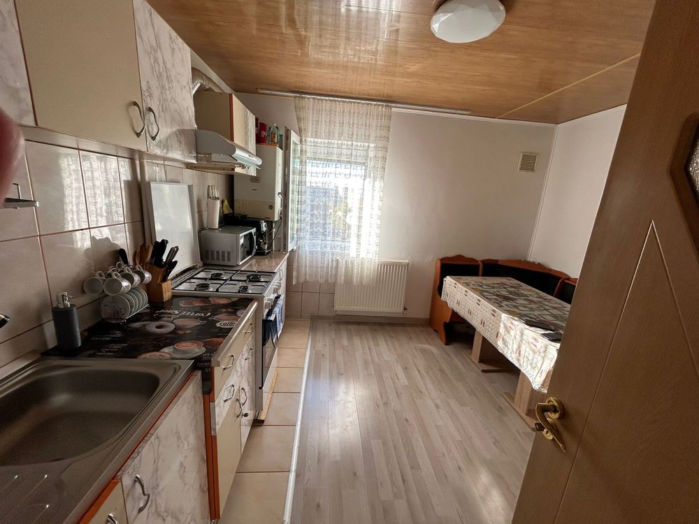 Vand apartament 3 camere zona Zahana