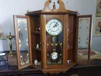 Старинен Немски кварцов часовник с махало като витринана