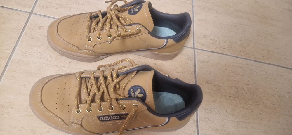 Vând adidasi baieti