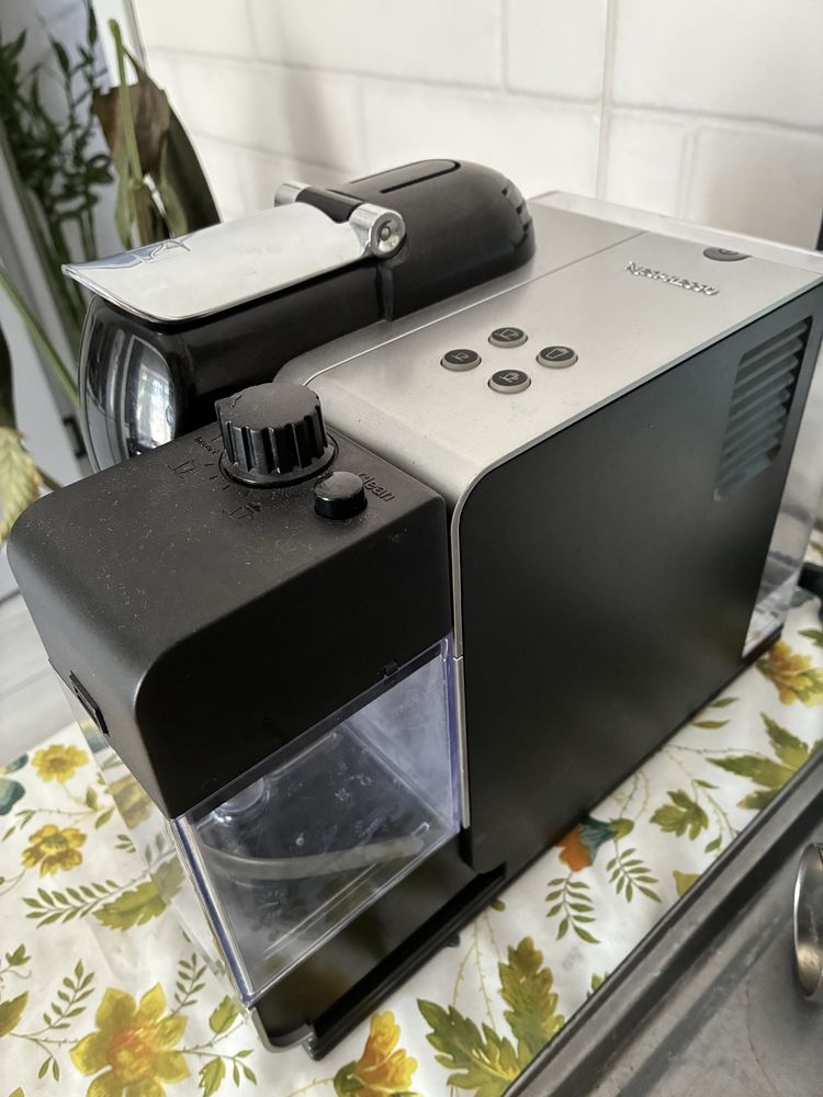 Кофемашина Nespresso капсульная