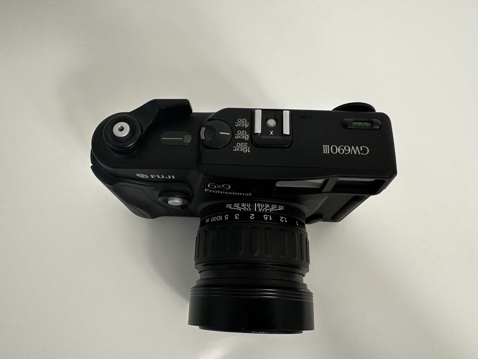 Aparat foto format mediu pe film Fuji GW690III