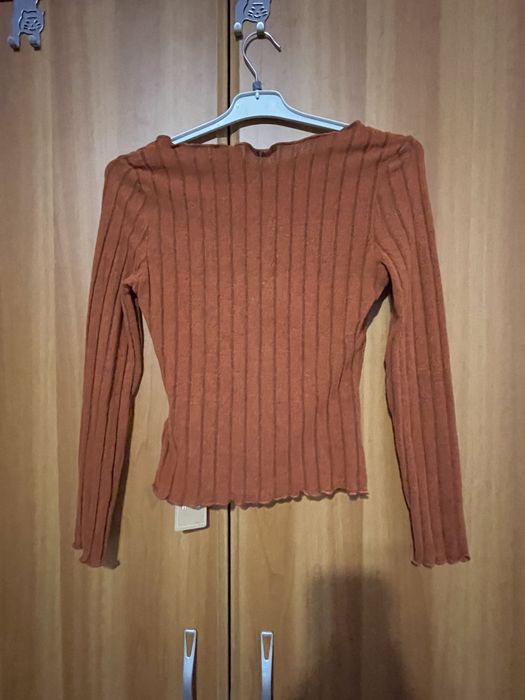 Pulover gri Trendyol, bluza portocalie Shein, pulover roz Koton S