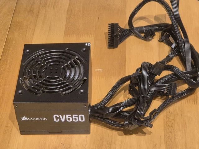 Блок питания Corsair CV550