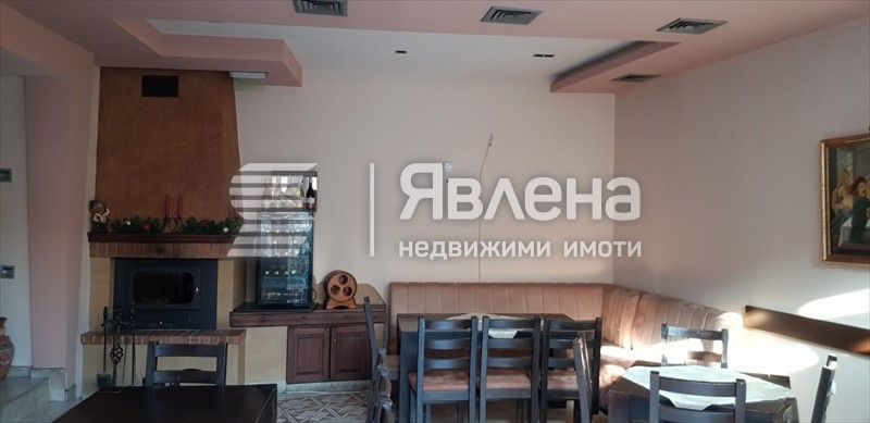 Ресторант и два магазина