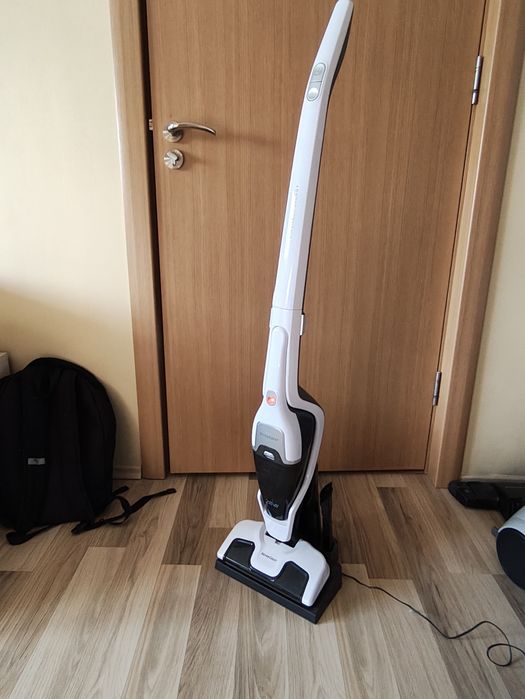 Vând aspirator vertical cu acumulator