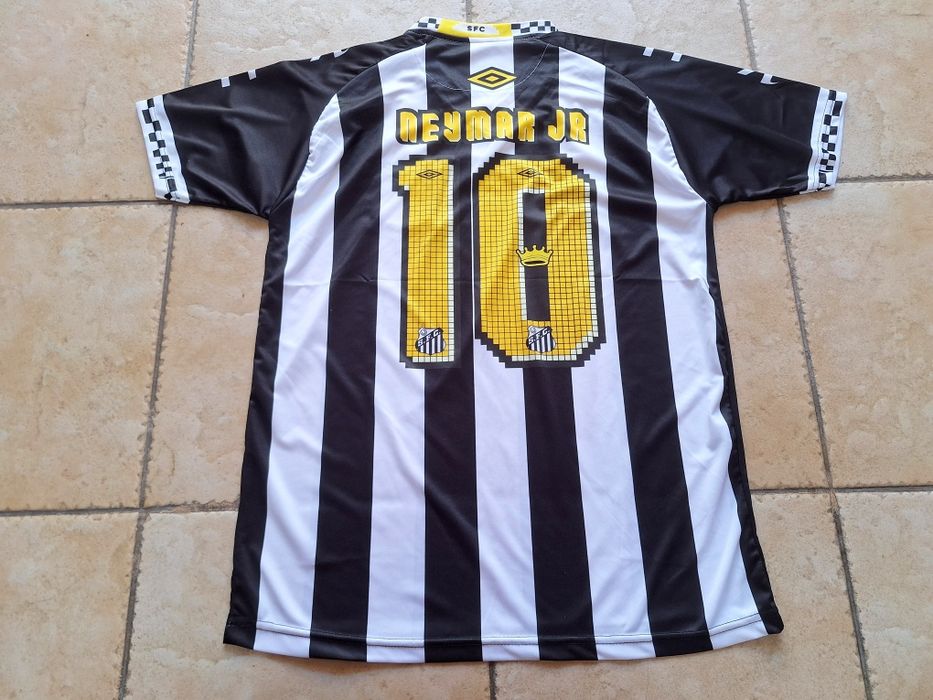 Футболна фланелка на Неймар Сантос  нов модел!!!