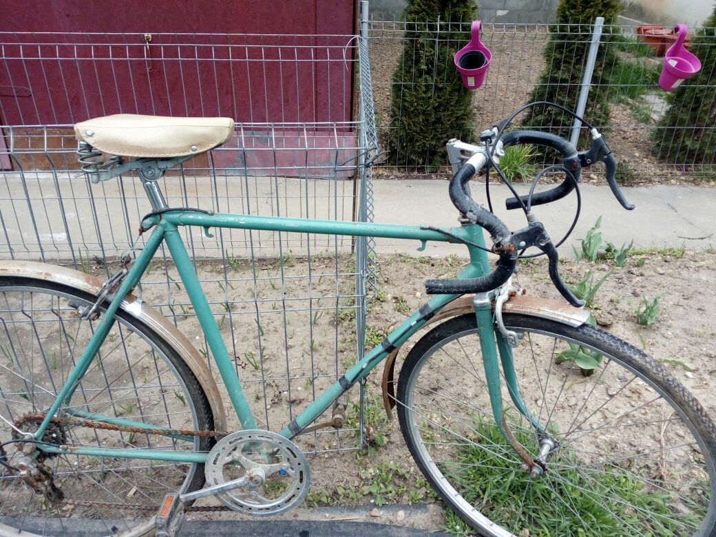 Bicicleta semi cursiera.