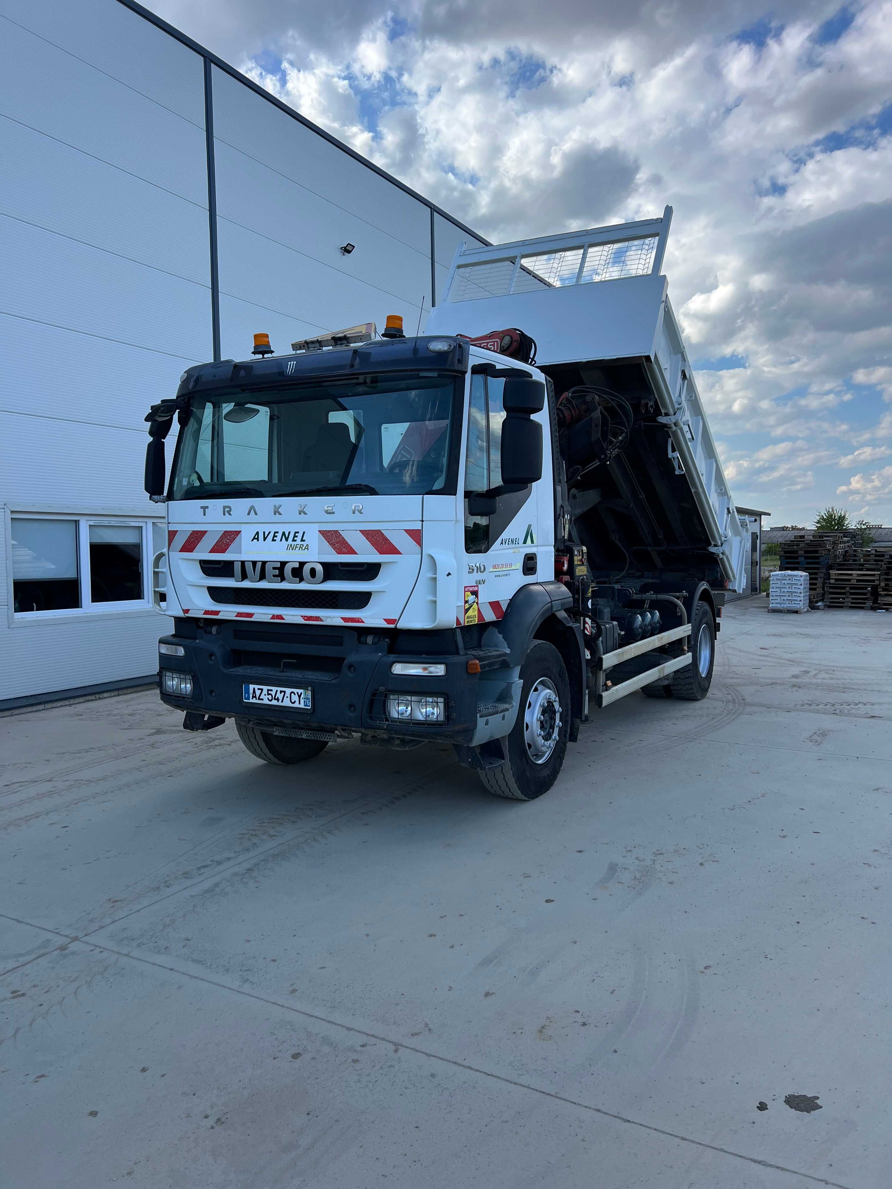 Basculanta Iveco Eurotrakker cu macara 19T