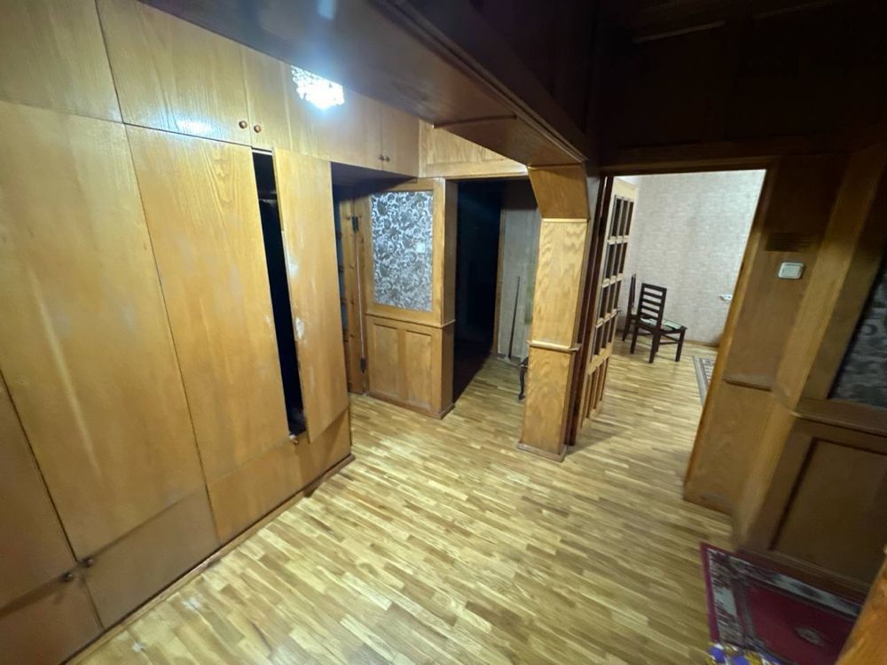 Продаётся 4-комнатная квартира на Юнусабаде. 3-й квартал дом 23