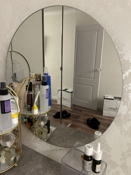 Зеркало парящее с подсветкой на батарейках