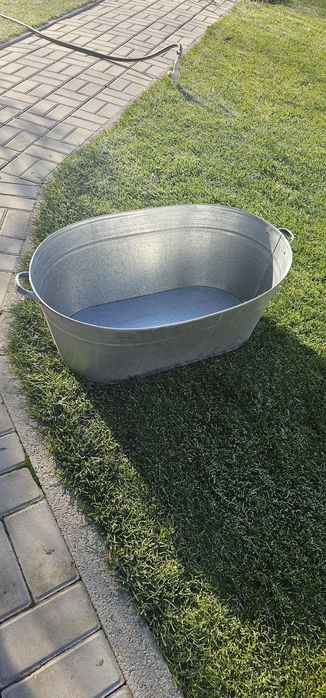 Ванну металлическую продам.
