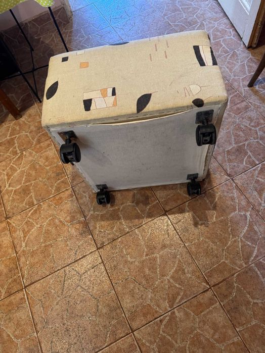 Диван тройка 200см и две табуретки