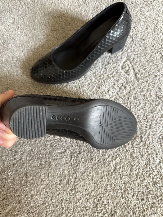 Дамски обувки на нисък дебел ток ecco 36 естествена кожа
