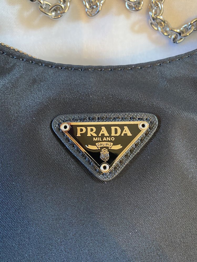 Geanta Prada re edition 2005 noua cu eticheta impecabila