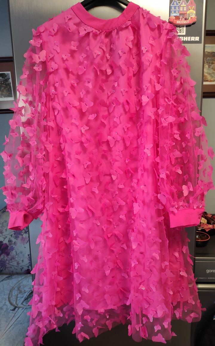 Дамска розова рокля от тюл на пеперуди
