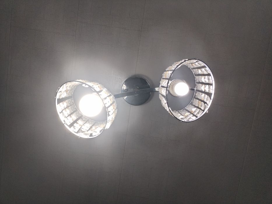 Светильник на 2 лампочки