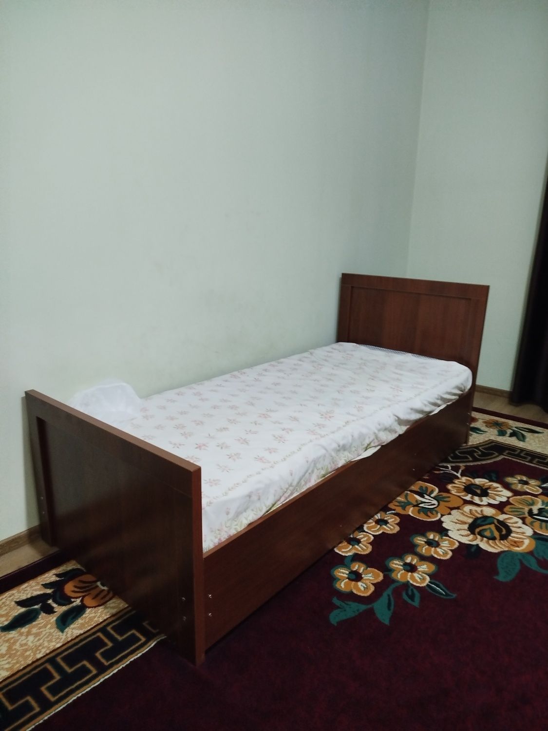 Divan va shkaf kampilekt