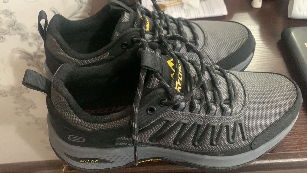 Продам новые кроссы привизла доча с Америки .Размер большой оказался