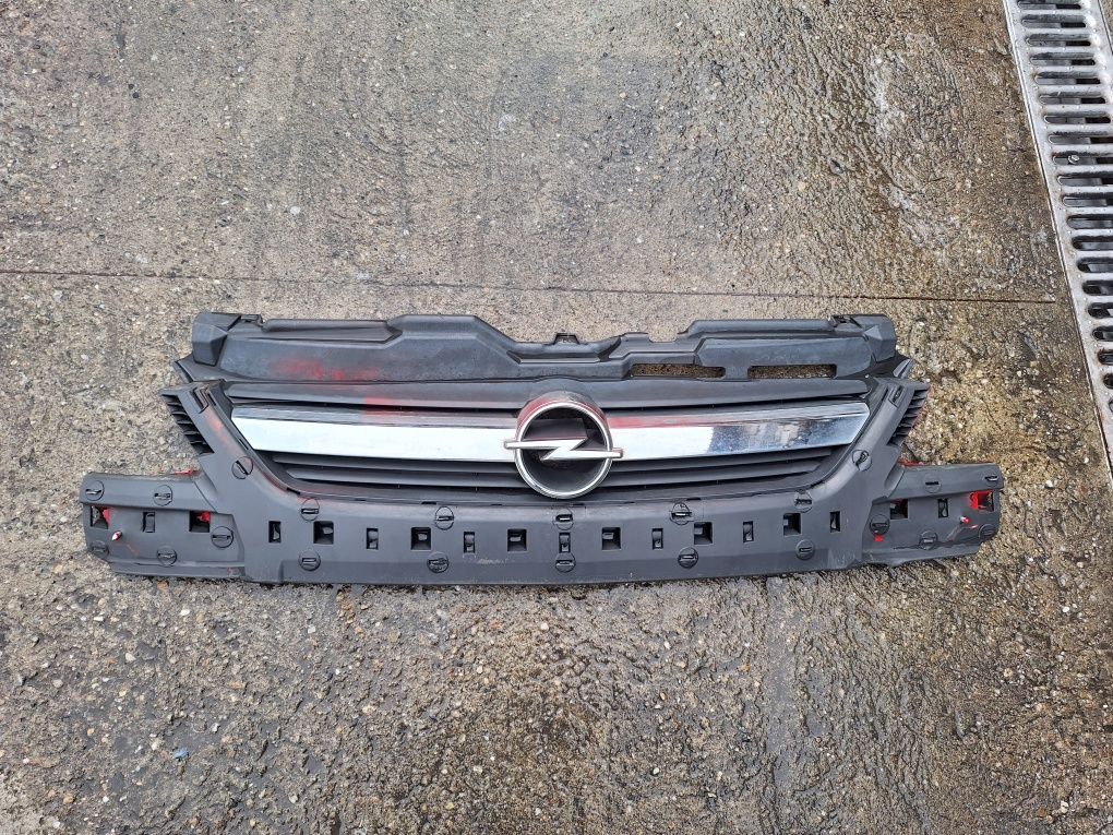 Grila centrala bara fata Opel Corsa C 2004-2008