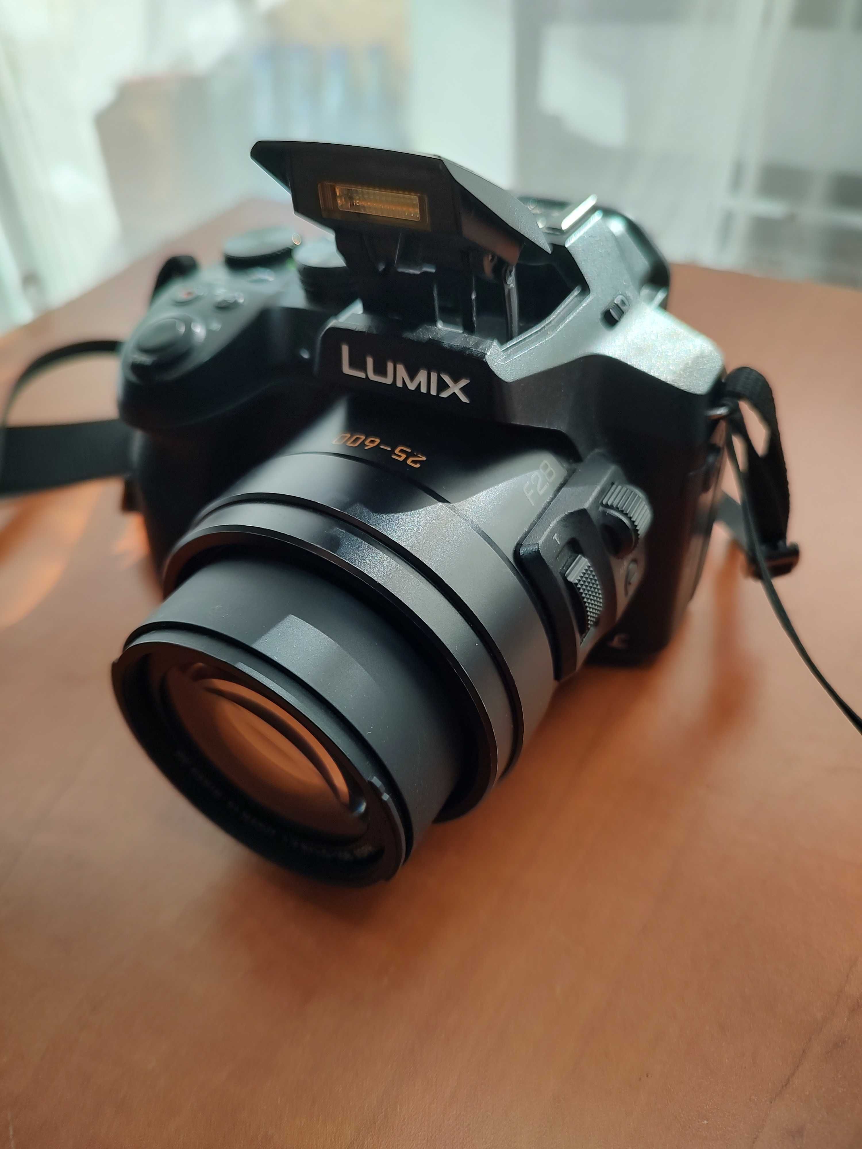 Aparat Foto Bridge Panasonic Lumix DMC-FZ300 12.1MP 4K 5 acumulatori