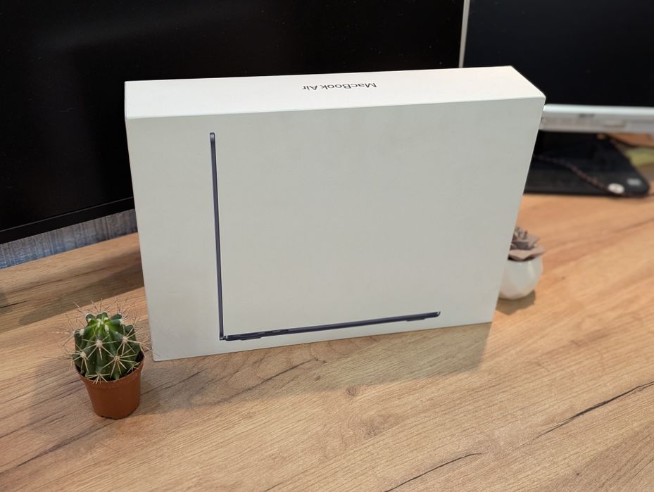 Ноутбук Apple MacBook Air 2025 M4 / 13" / 16GB / SSD 256GB