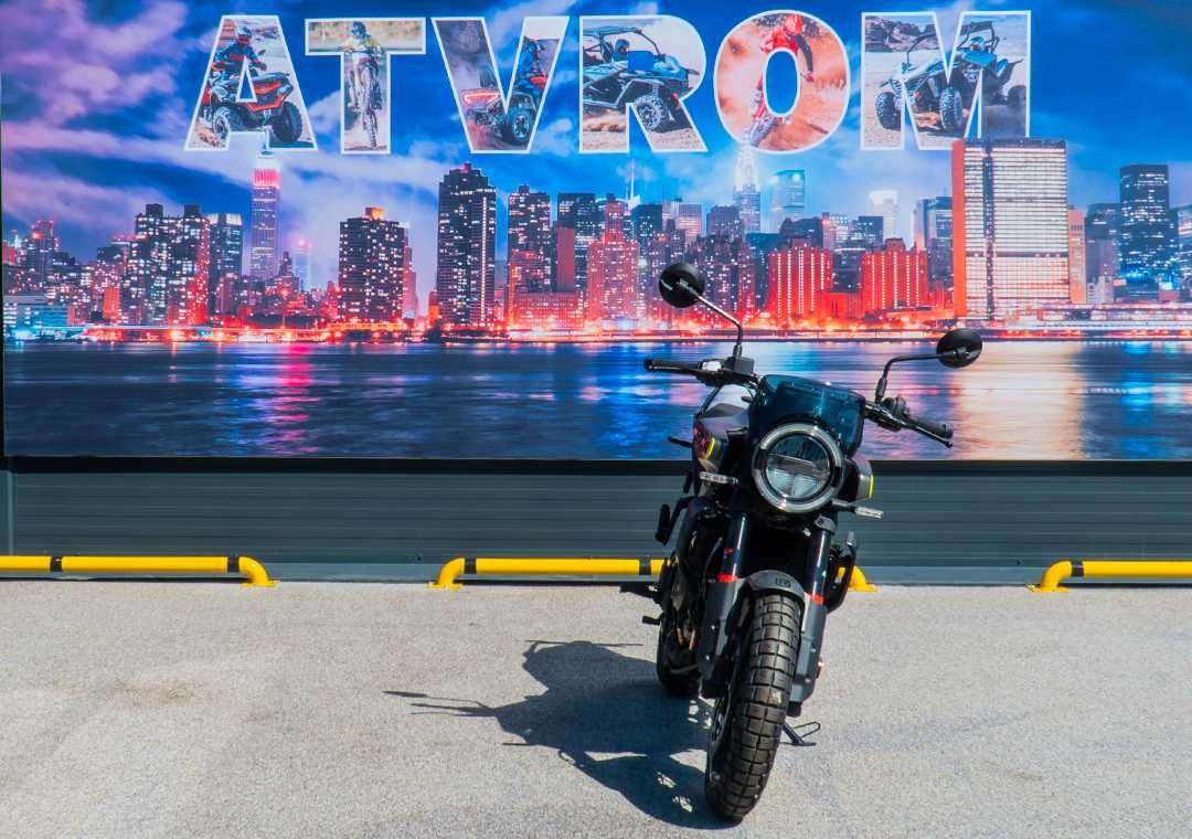 Motocicleta Husqvarna Svartpilen 401 '24