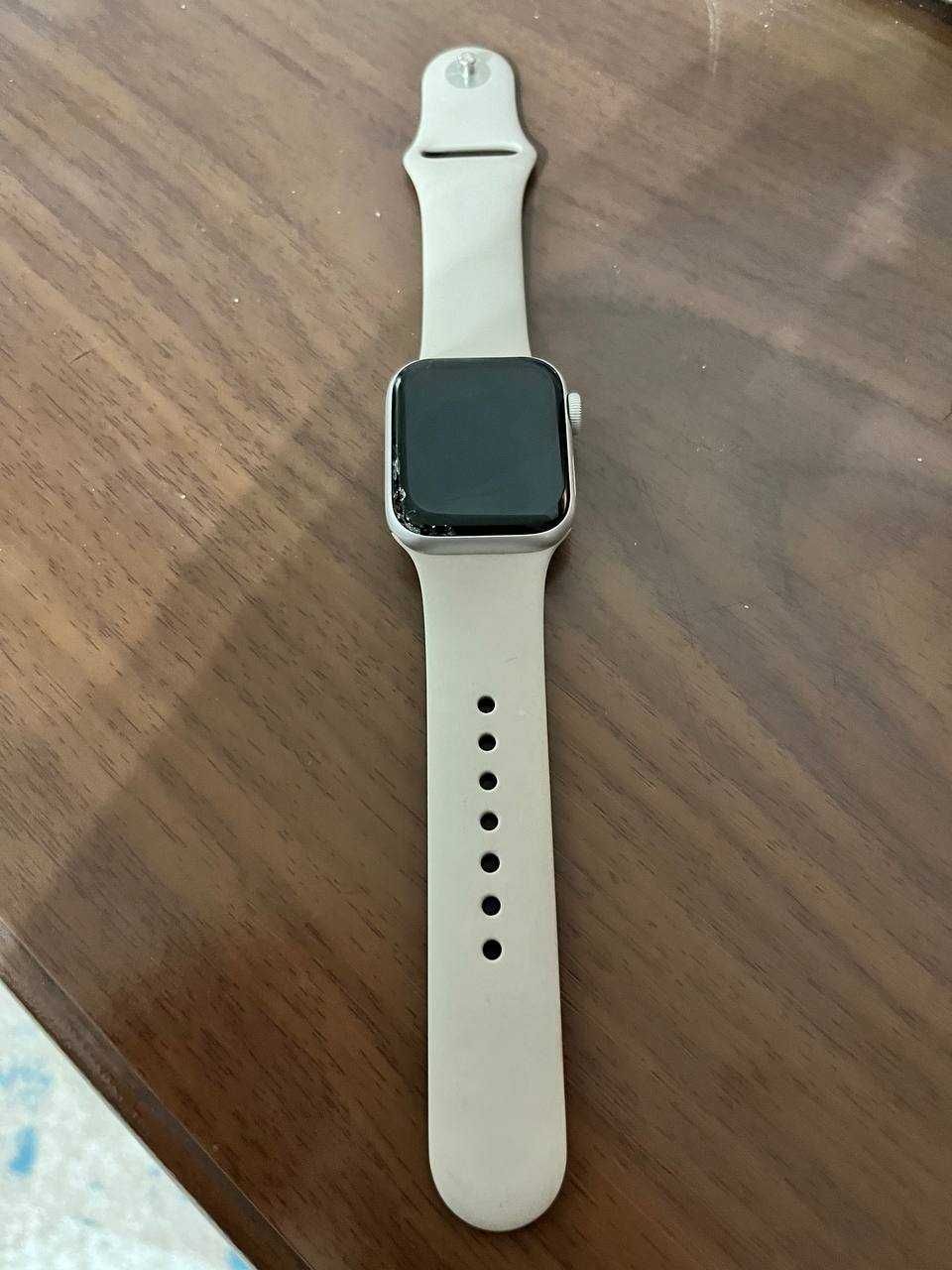 Продаю Apple Watch (SE Nike)