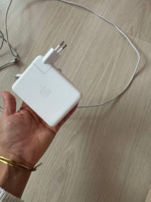 Зарядно за MacBook с MagSafe