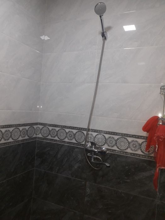 Срочно келес кук теракда улугбек кучасида янги курилган уй сотилади