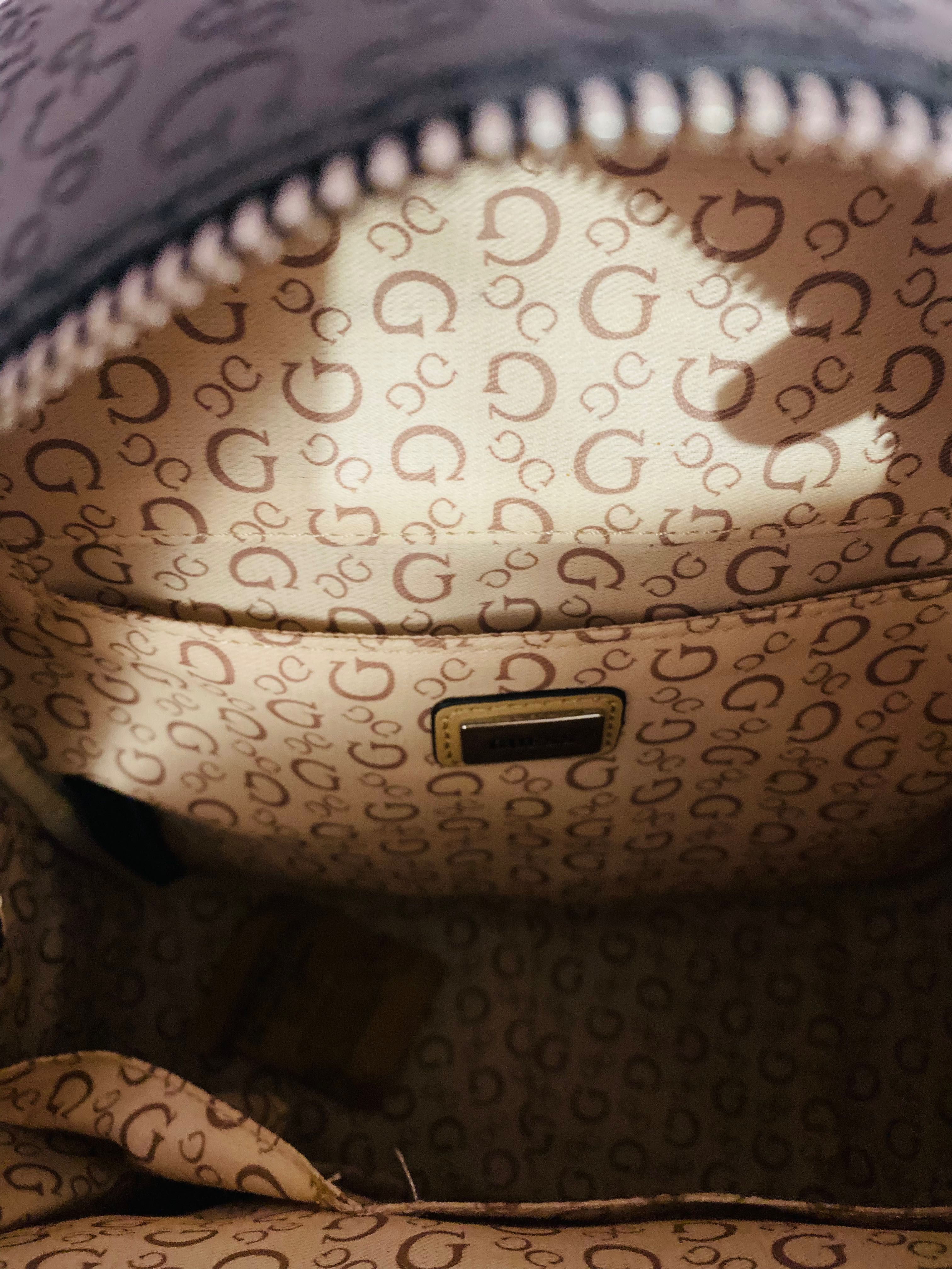 Черна раница Guess