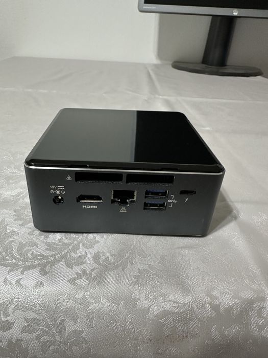 Intel Nuc i7-7567U 8GB RAM DDR4 SSD M.2 256gb