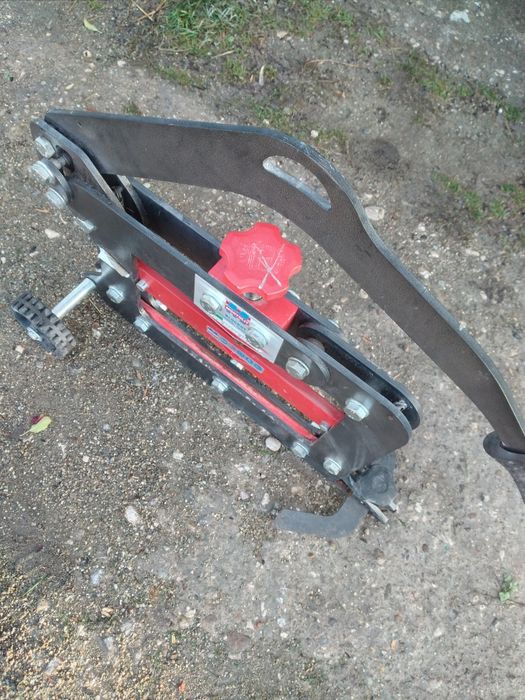 Ghilotina pavaje Montolit aproape noua