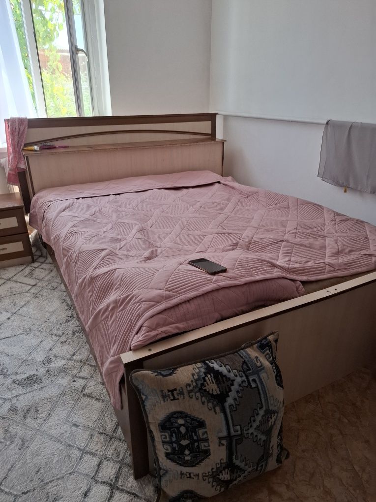 Кровать в хорошем состоянии