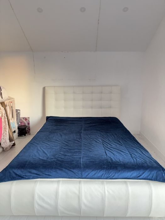 Pat tapițat cu saltea