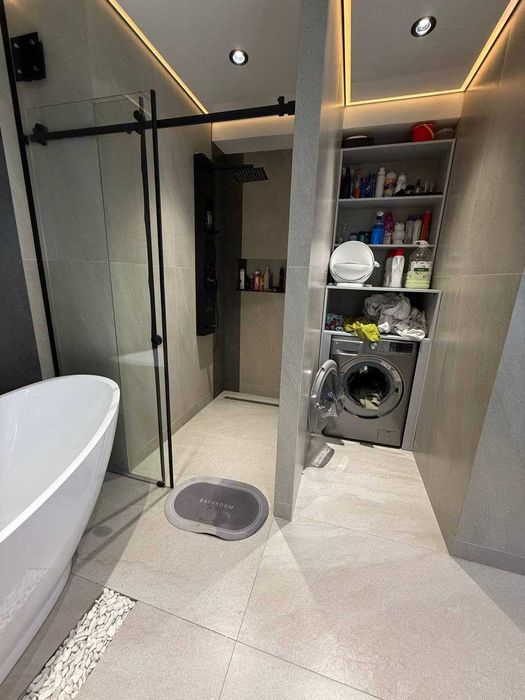 м.Беруни Турин банковский дом 4-комн 5/9 162 м² 2 с/у авторский ремонт