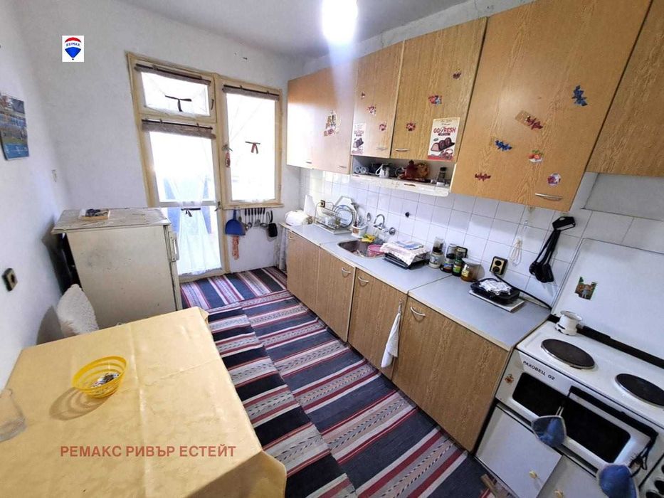 Тристаен апартамент в кв. Дружба 3